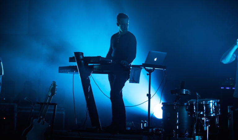 10 Dấu Hiệu Cảnh Báo Đặt Âm Nhạc Quan Trọng Hơn Thờ Phượng?