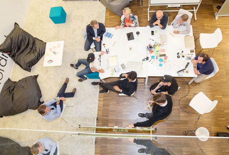 Không Có Người Lãnh Đạo Hoàn Toàn Đâu!