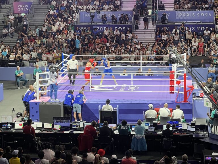 Đàn Ông Đánh Đàn Bà Thê Thảm Để Thắng Huy Chương Olympic